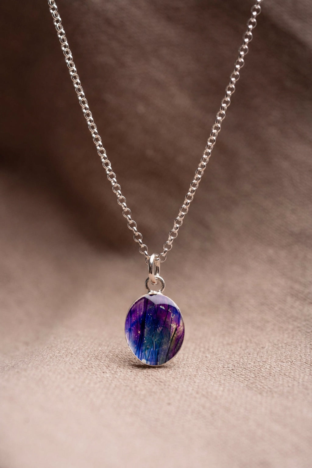 Crocus Oval Necklace Silver