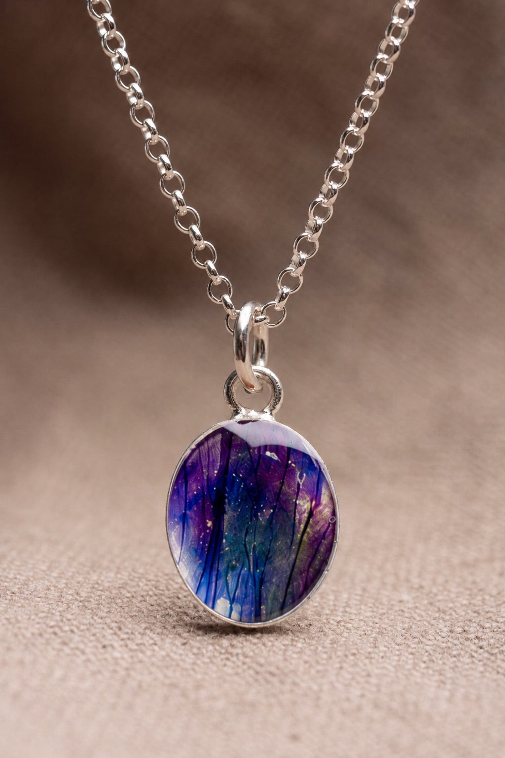 Crocus Oval Necklace Silver