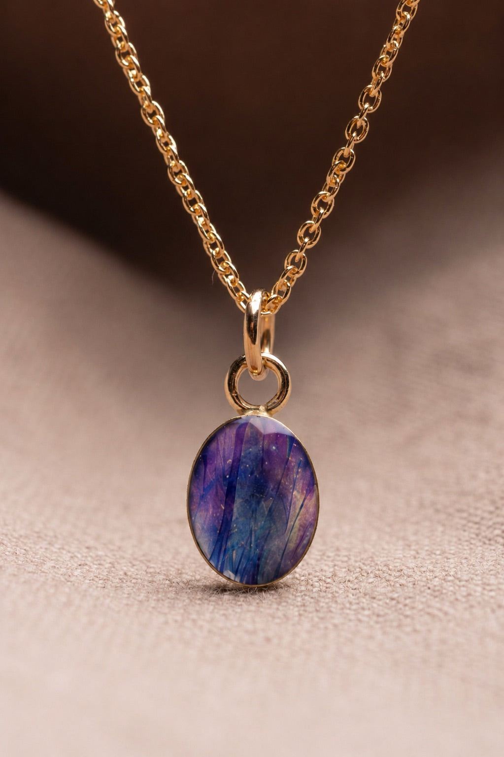 Crocus Oval Necklace Gold