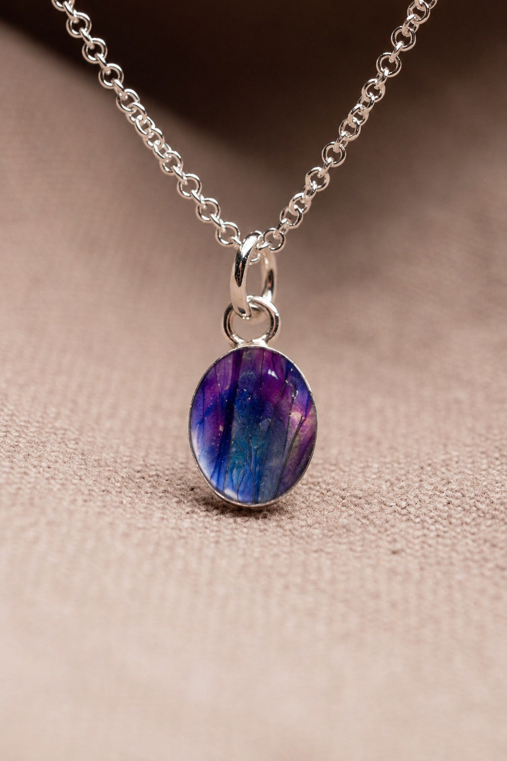 Crocus Oval Necklace Silver