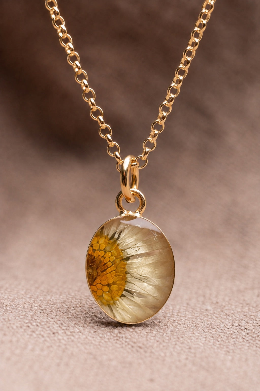 Daisy Oval Necklace Gold