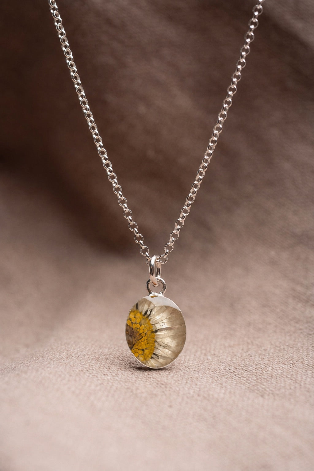 Daisy Oval Necklace Silver