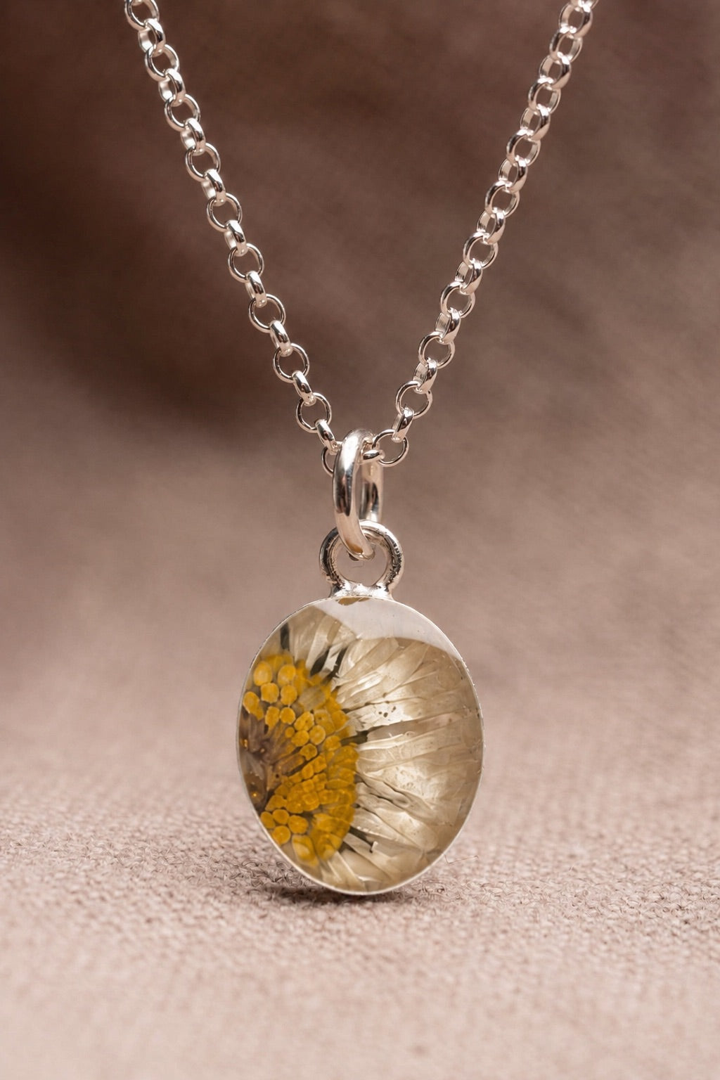 Daisy Oval Necklace Silver