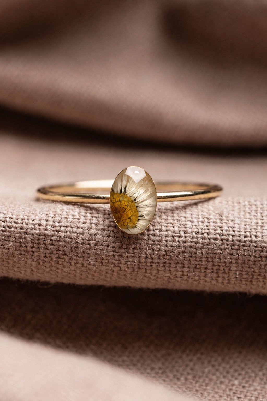 Daisy Oval Stacking Ring Gold