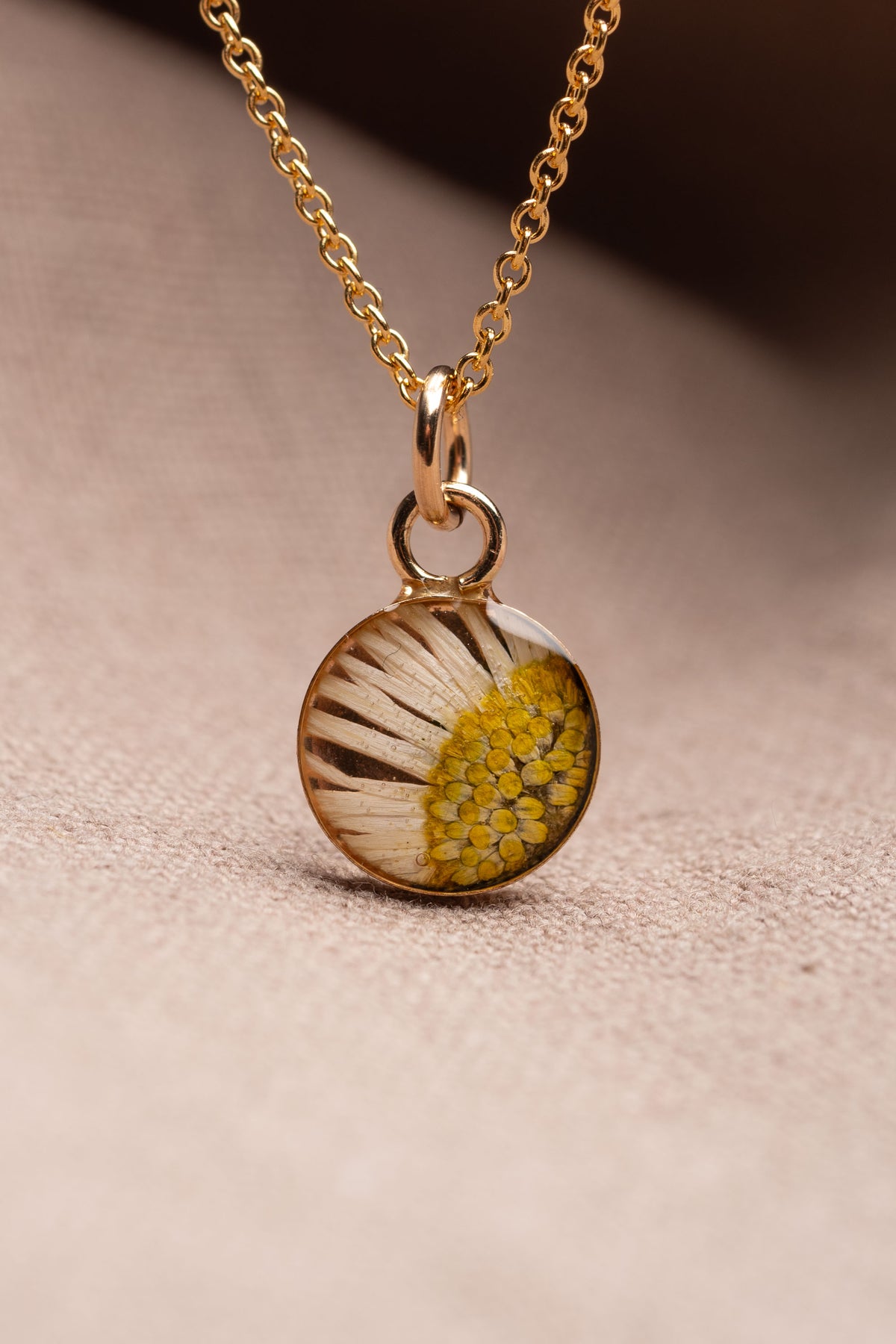 Daisy Round Necklace Gold