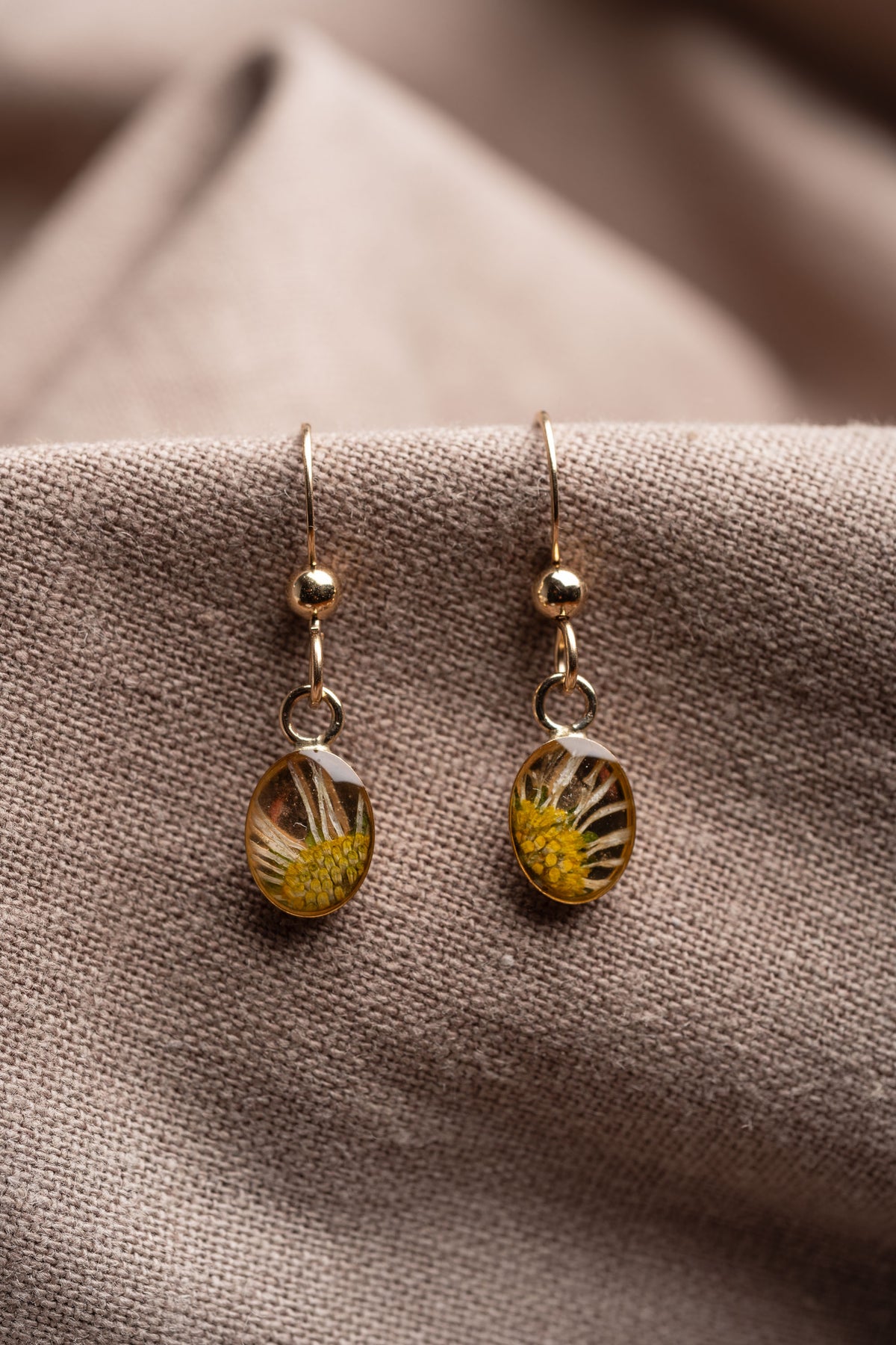 Daisy Oval Earrings Gold