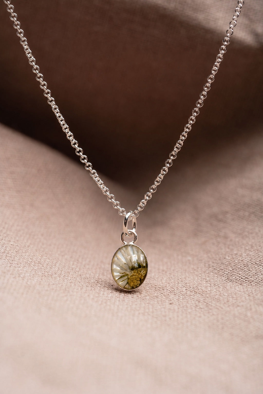 Daisy Oval Necklace Silver