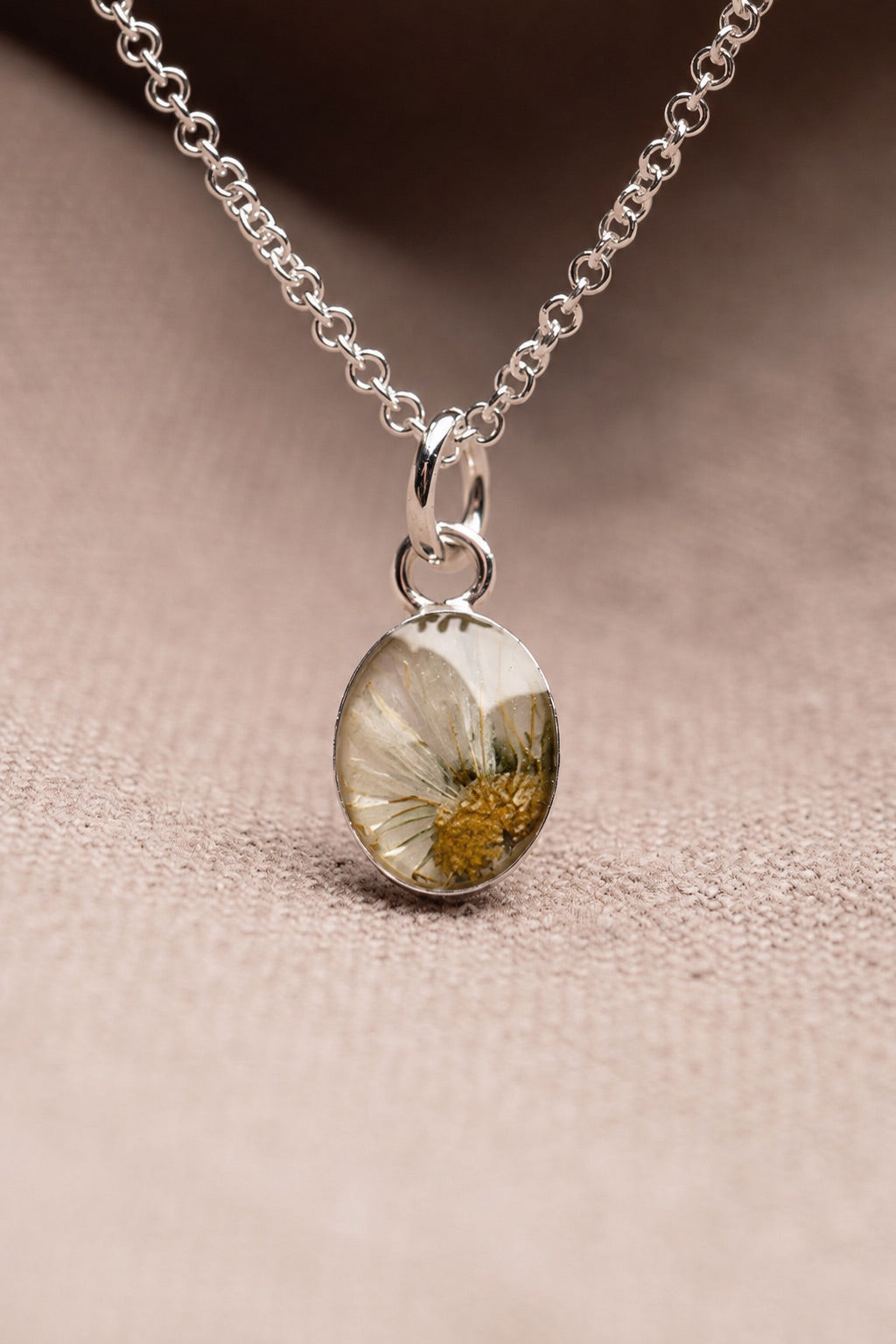 Daisy Oval Necklace Silver