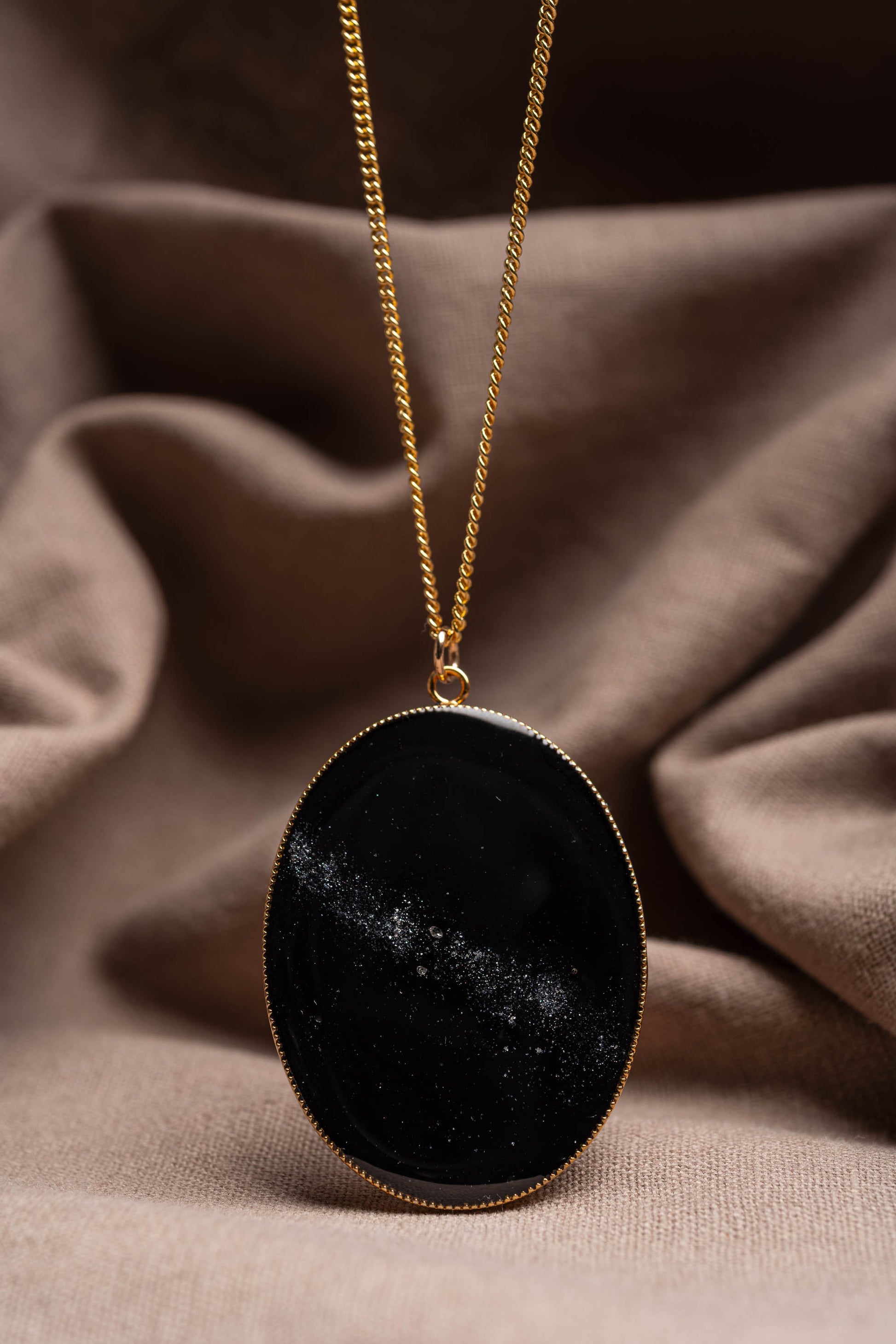 Drift Oval Necklace Gold