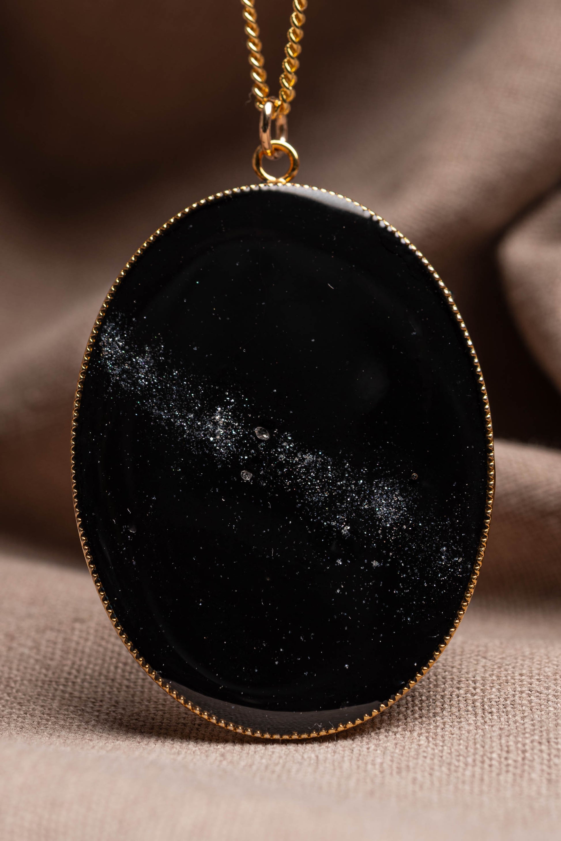 Drift Oval Necklace Gold