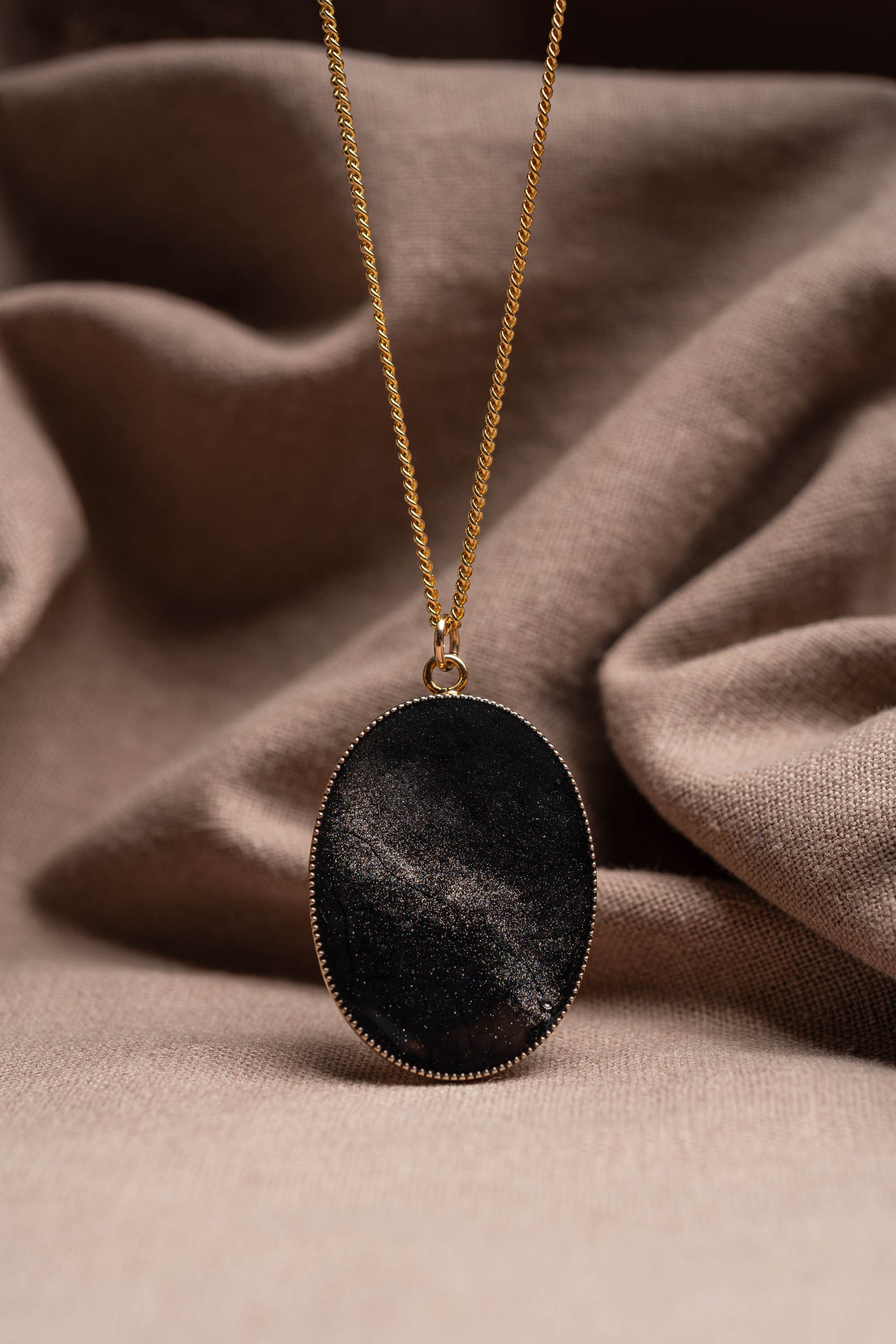 Drift Oval Necklace Gold