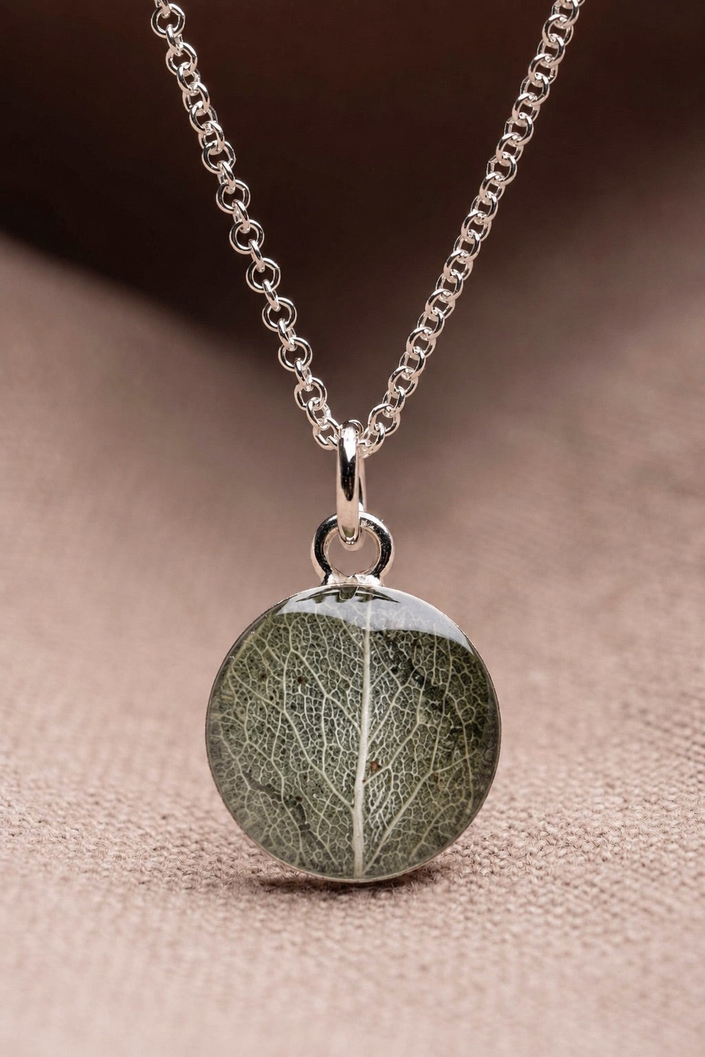 Eucalyptus Round Necklace Silver