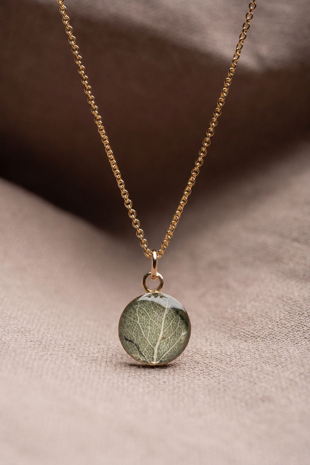 Eucalyptus Round Necklace Gold