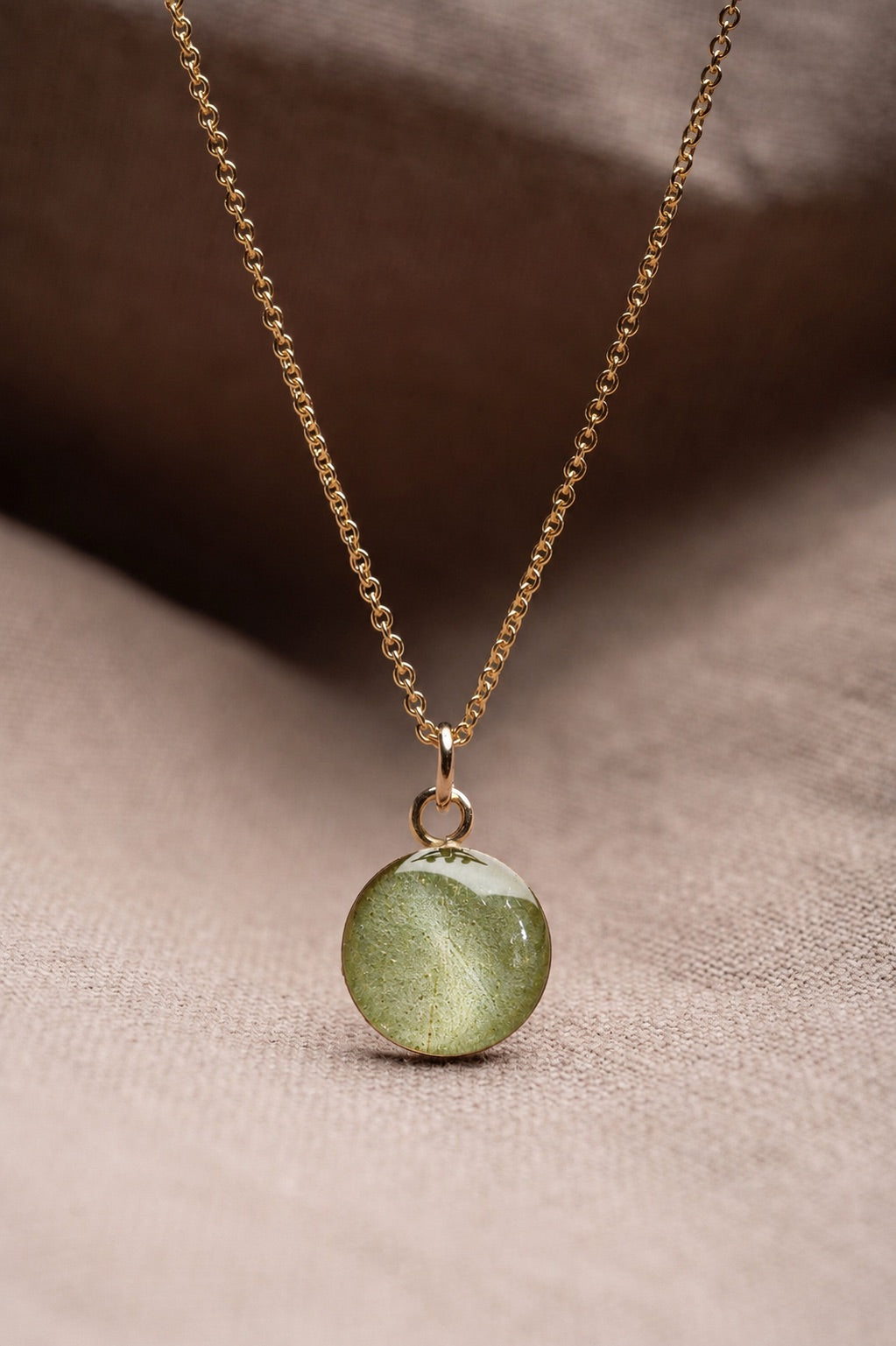 Eucalyptus Round Necklace Gold