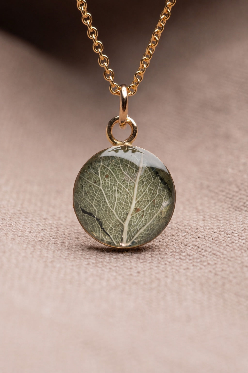 Eucalyptus Round Necklace Gold