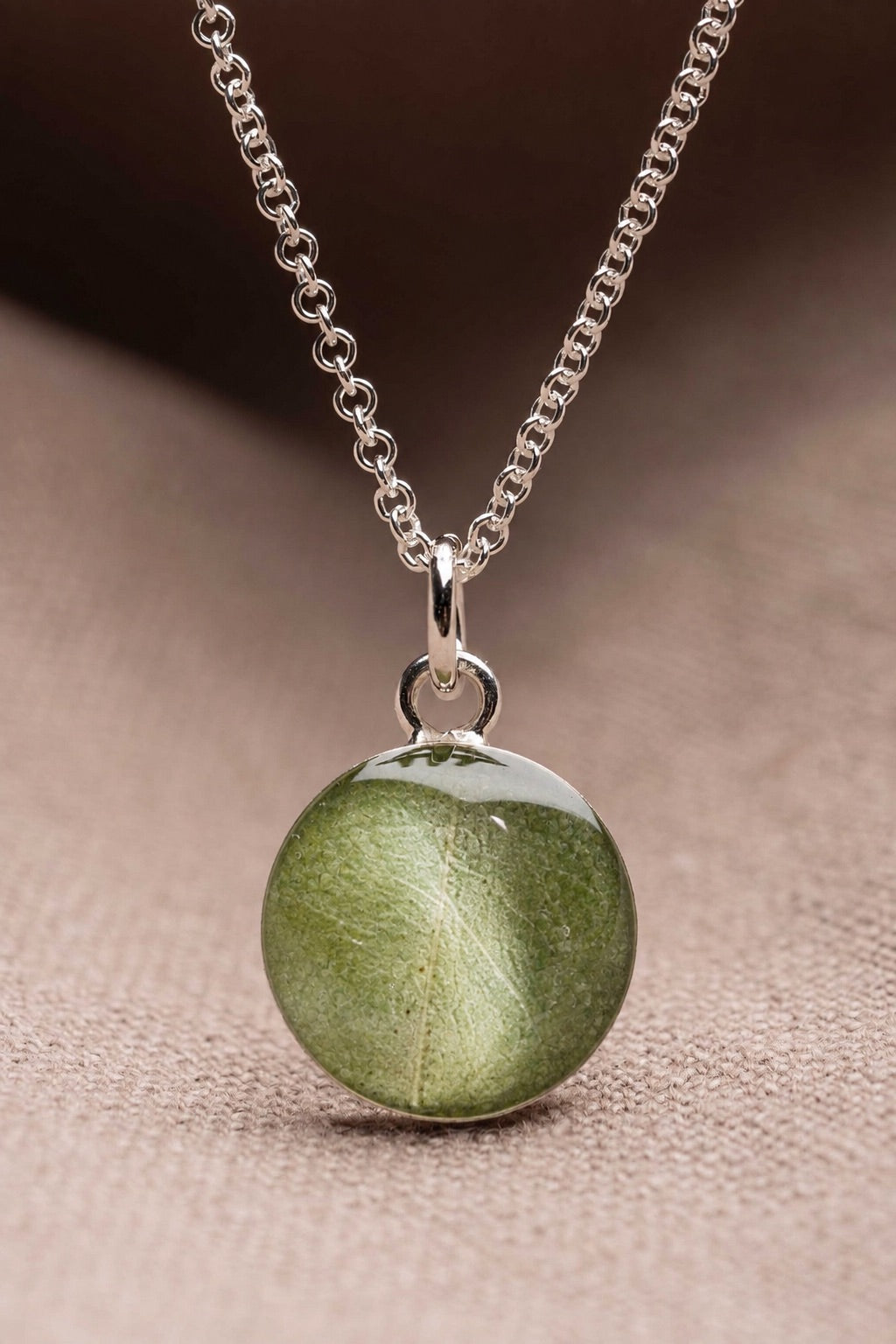 Eucalyptus Round Necklace Silver