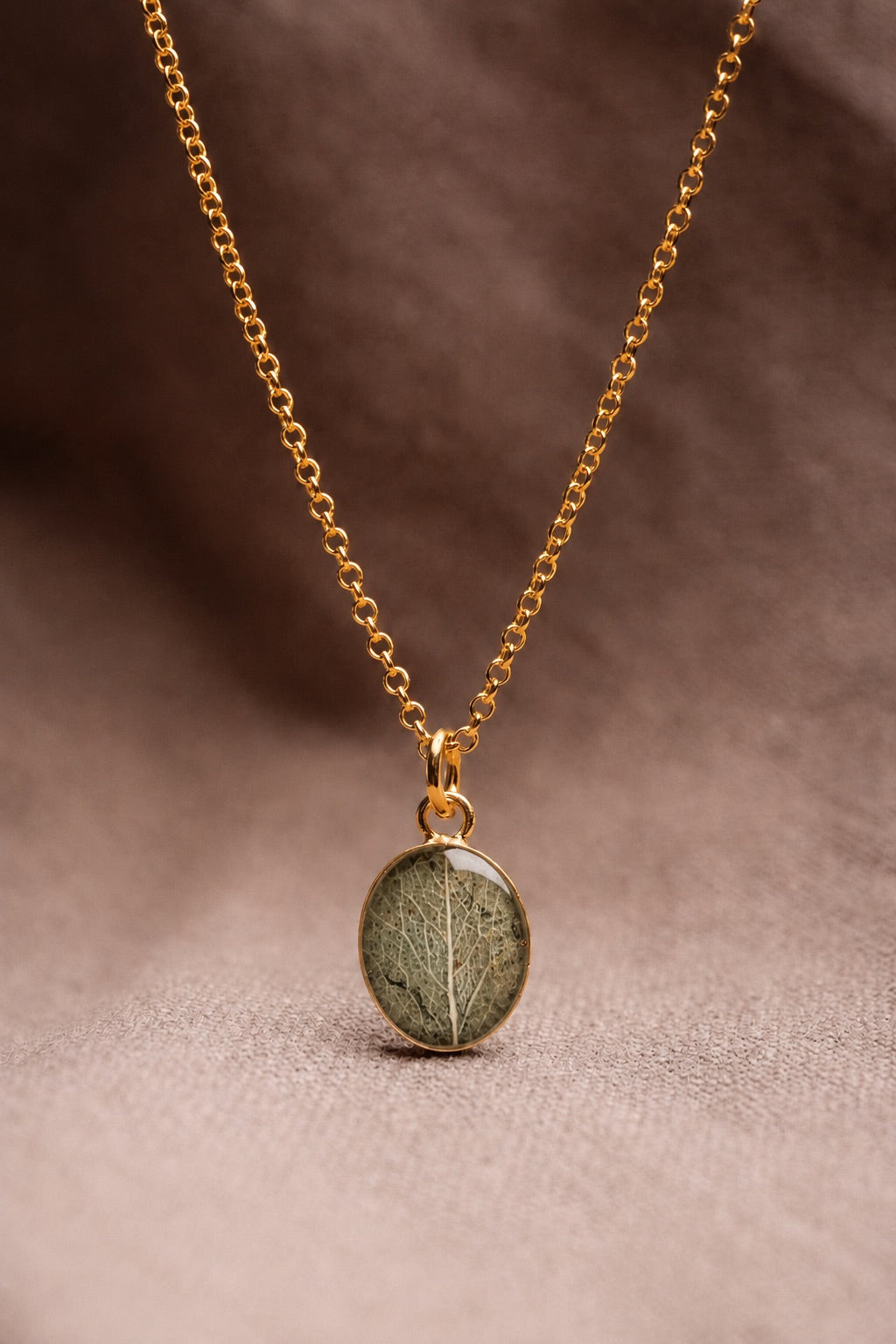 Eucalyptus Oval Necklace Gold