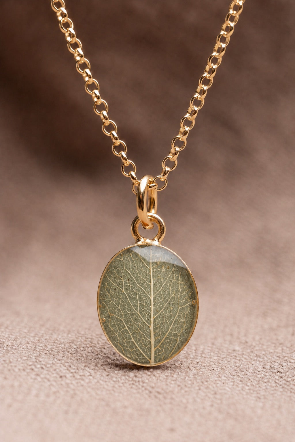 Eucalyptus Oval Necklace Gold