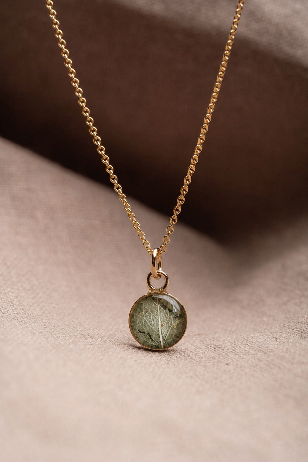 Eucalyptus Round Necklace Gold