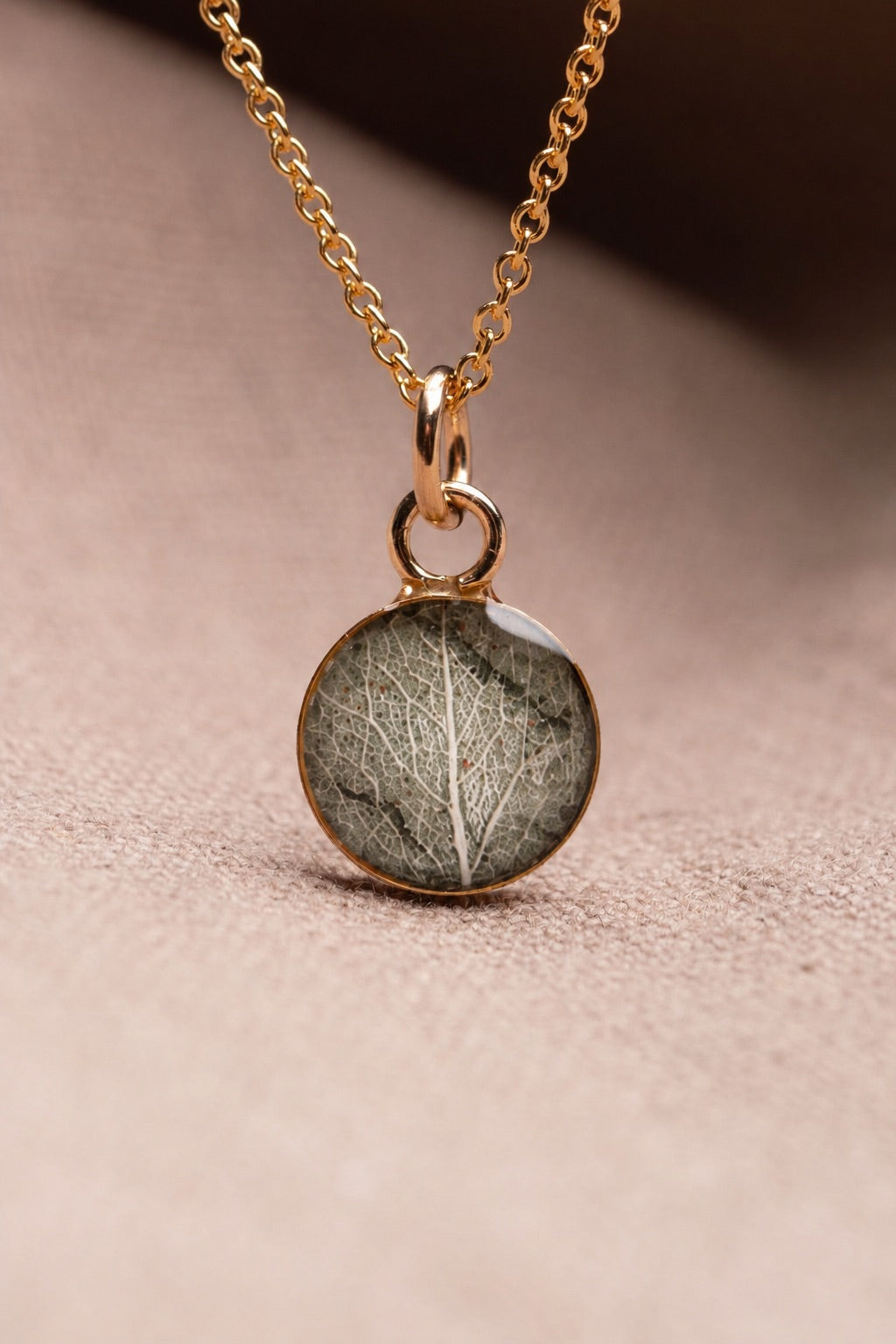 Eucalyptus Round Necklace Gold