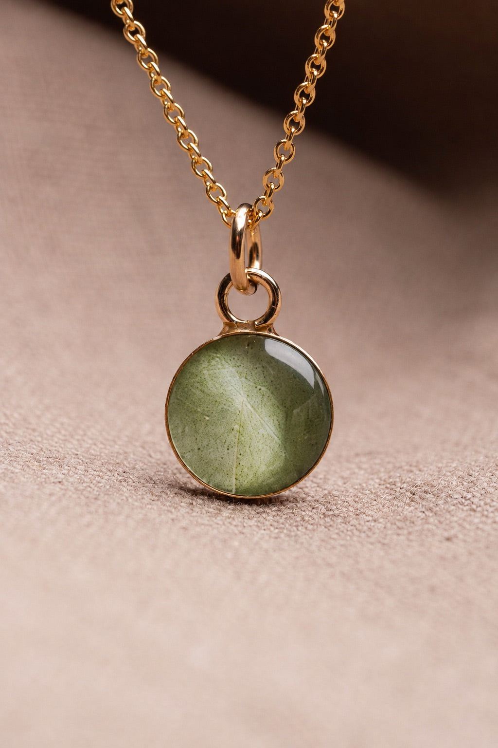 Eucalyptus Round Necklace Gold