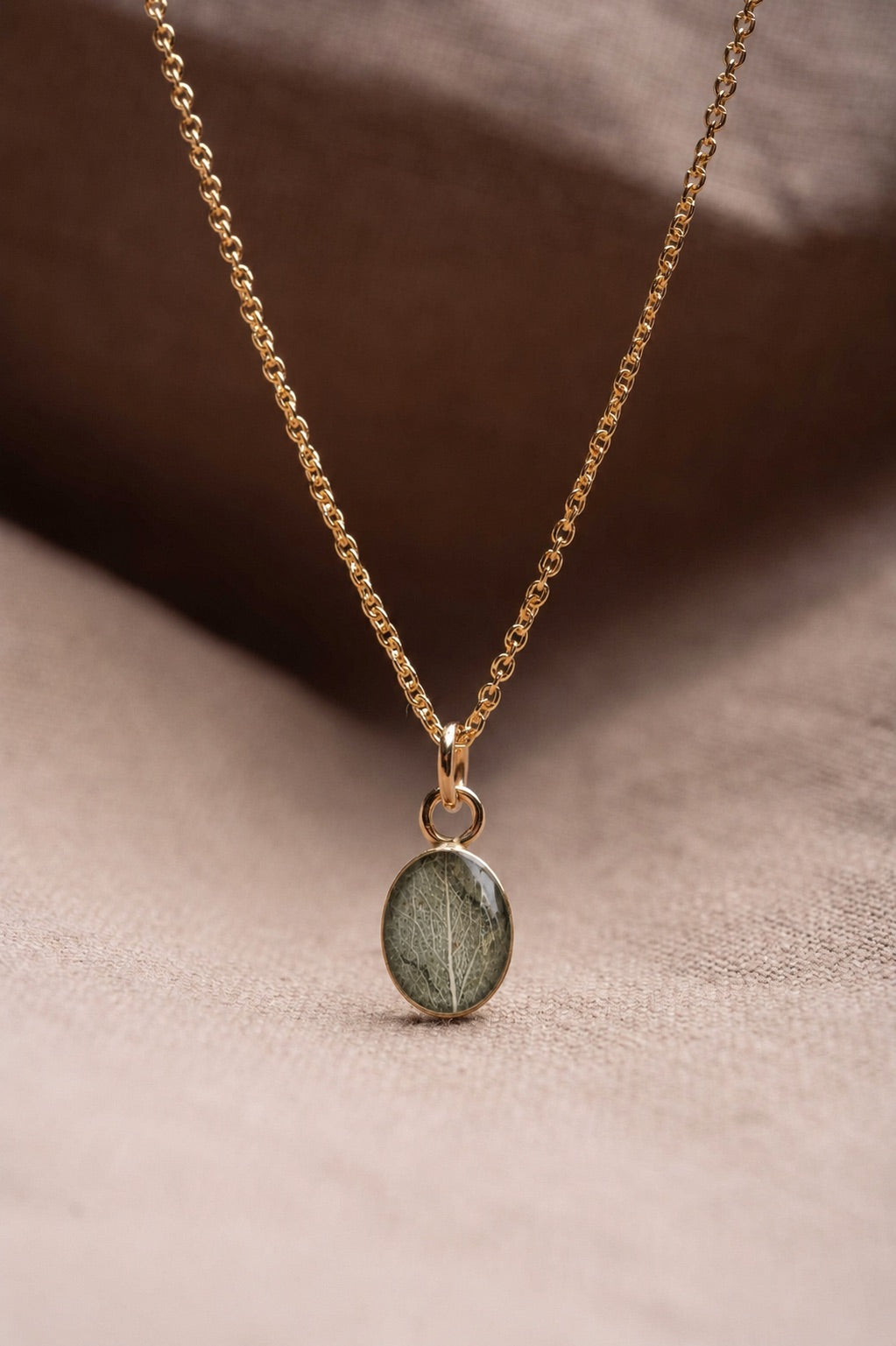 Eucalyptus Oval Necklace Gold