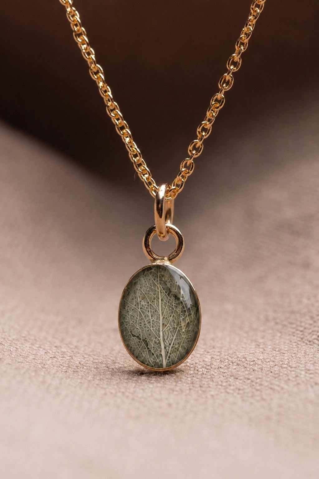 Eucalyptus Oval Necklace Gold