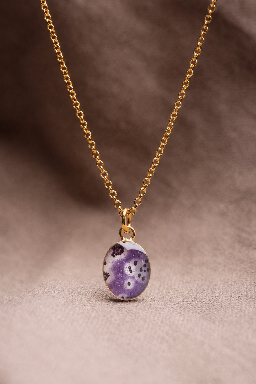 Foxglove Oval Necklace Gold