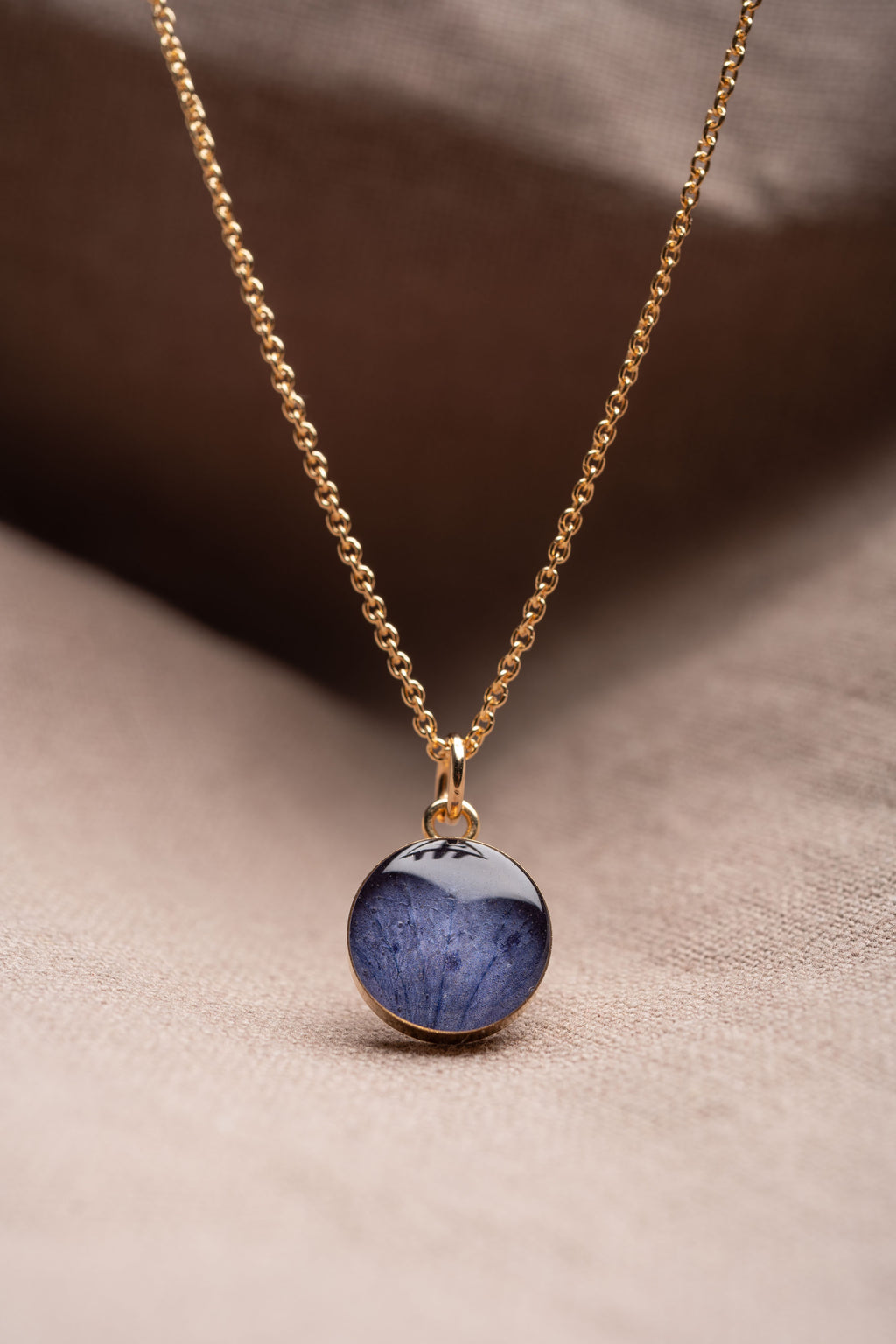 Hydrangea Round Necklace Gold