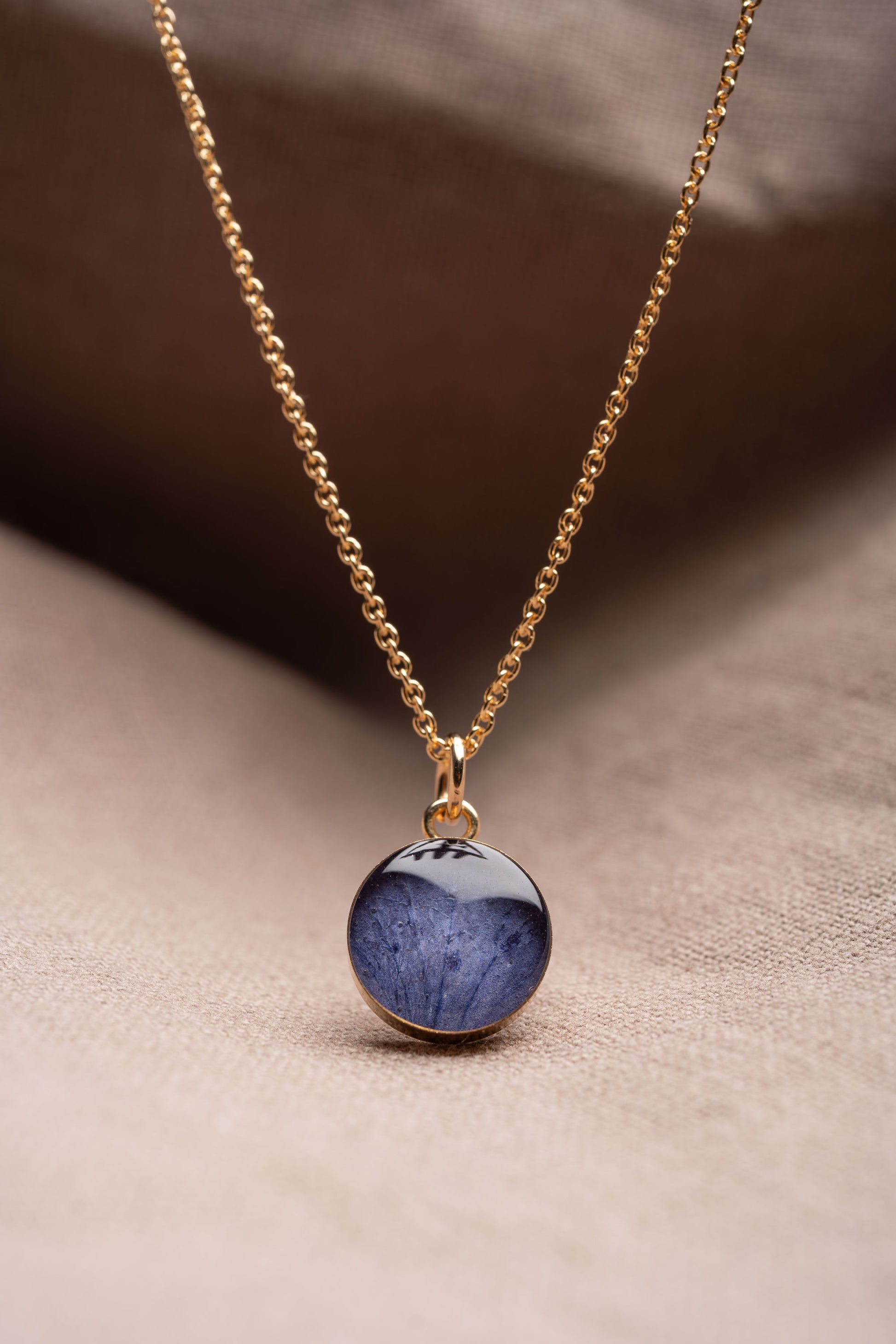 Hydrangea Round Necklace Gold