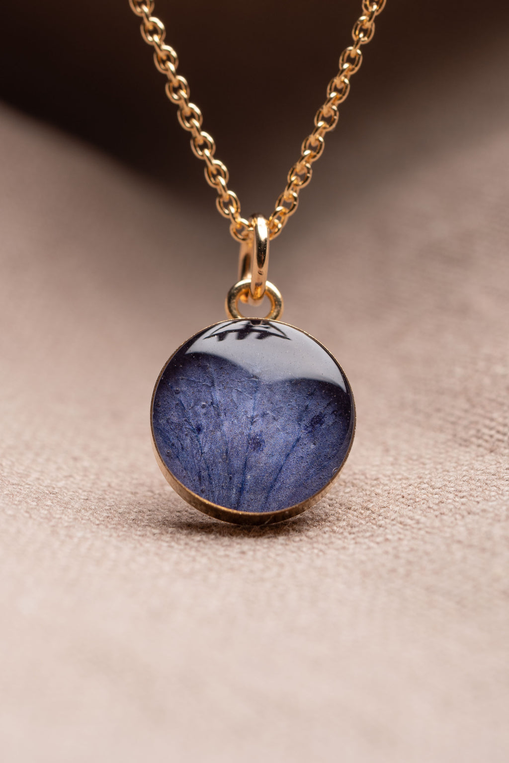 Hydrangea Round Necklace Gold