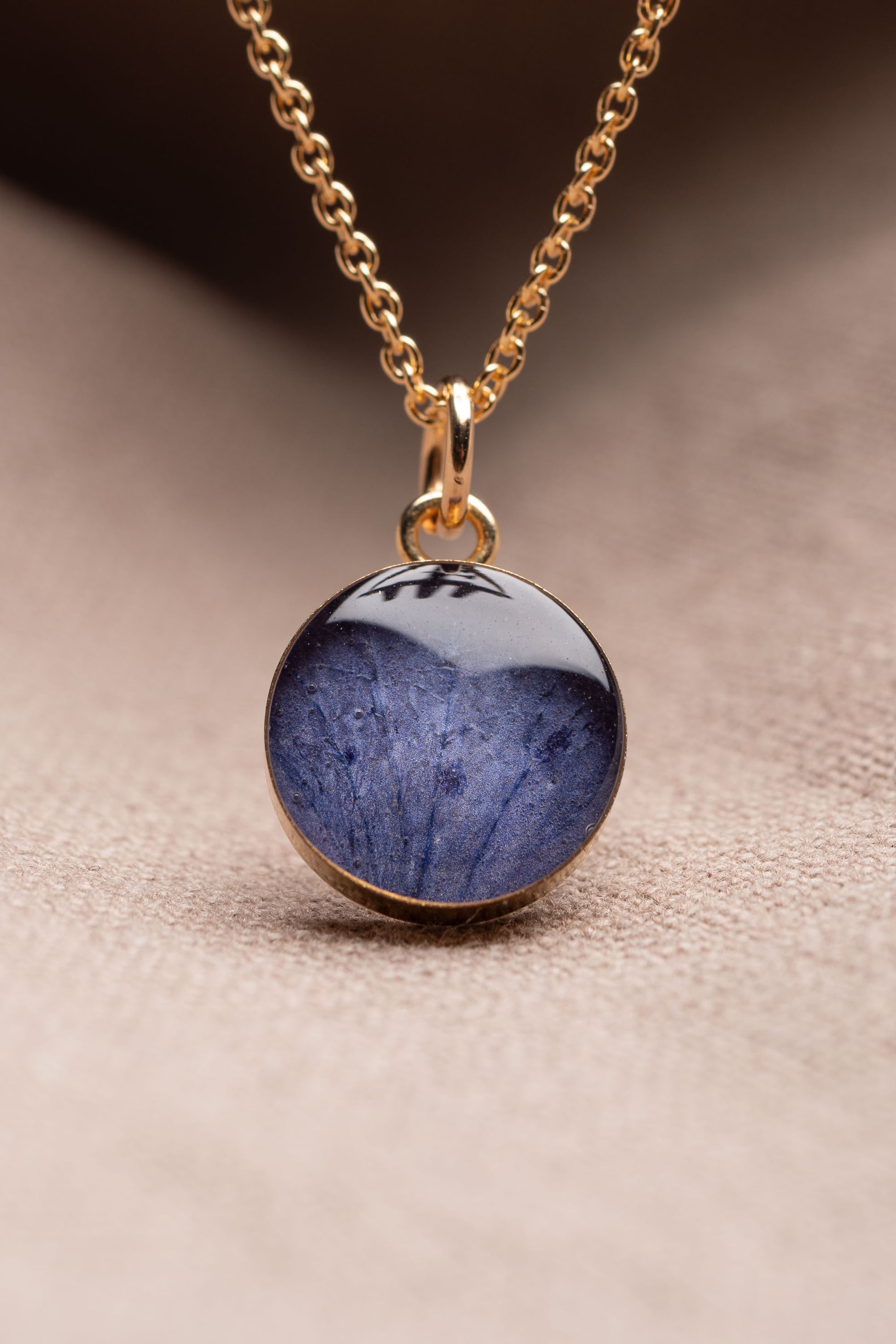 Hydrangea Round Necklace Gold