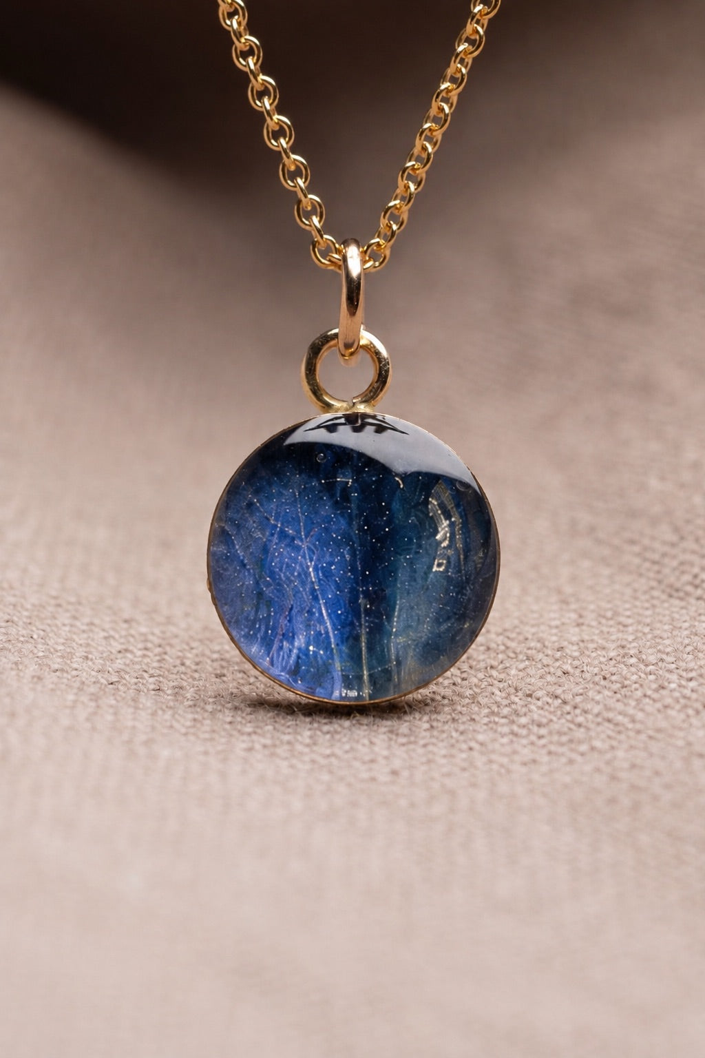 Hydrangea Round Necklace Gold