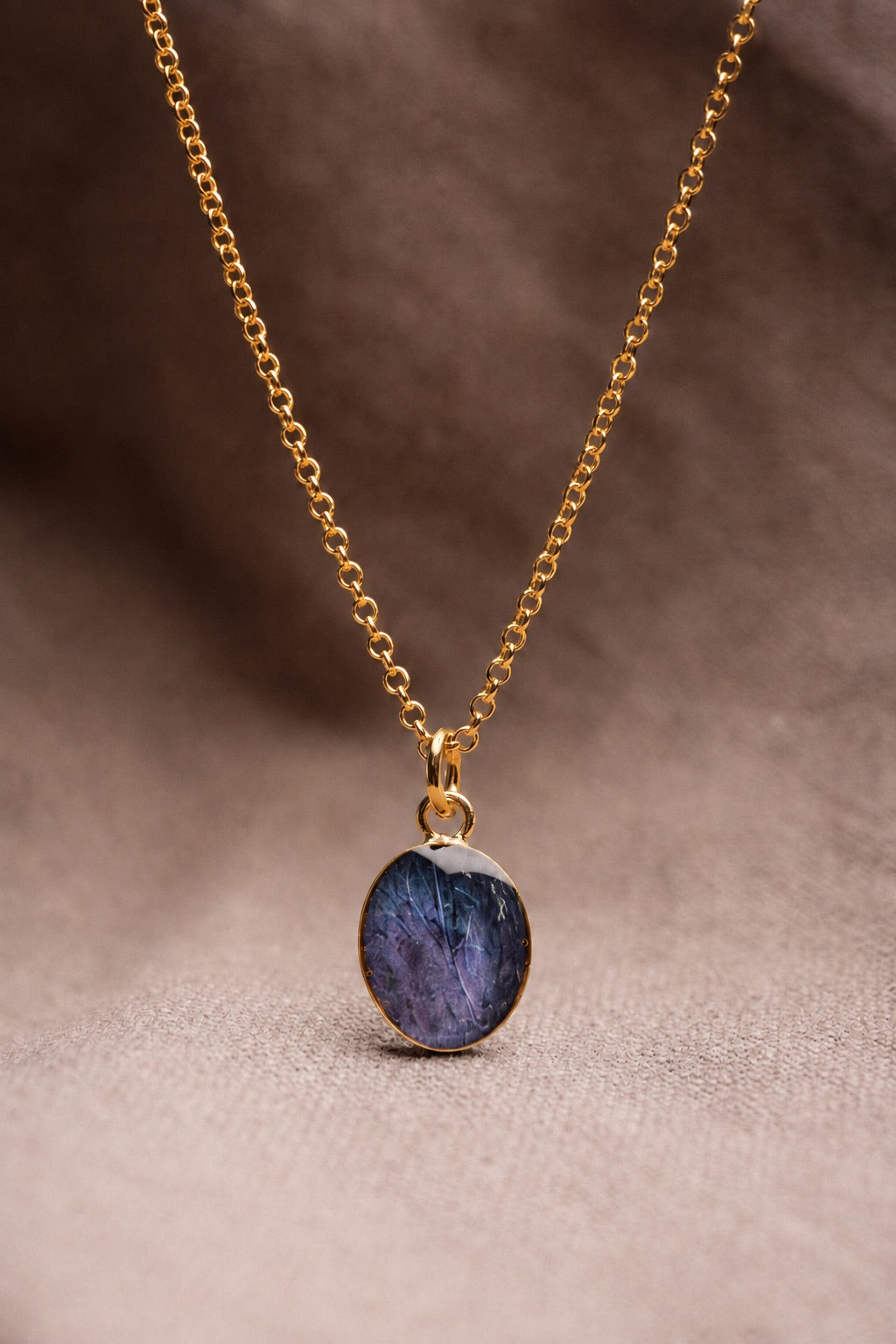 Hydrangea Oval Necklace Gold