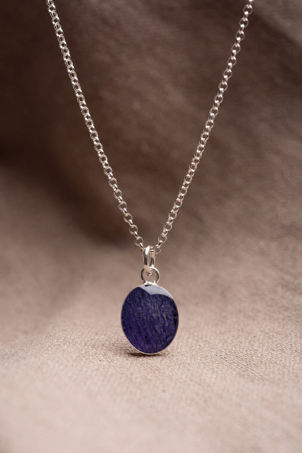 Hydrangea Oval Necklace Silver