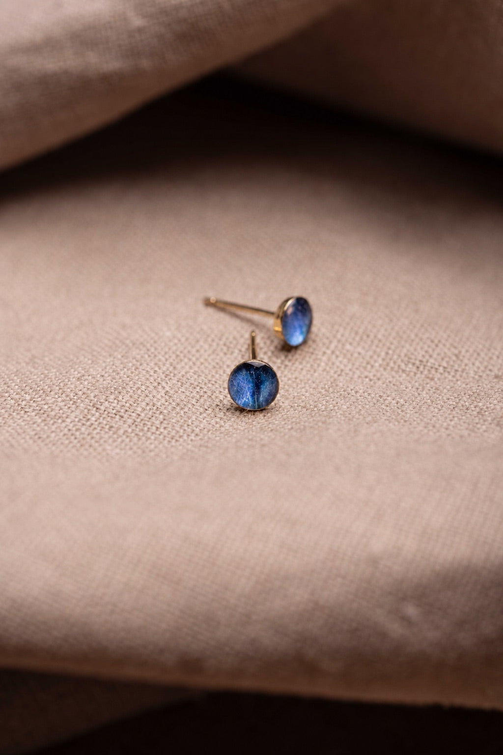 Hydrangea Stud Earrings Gold