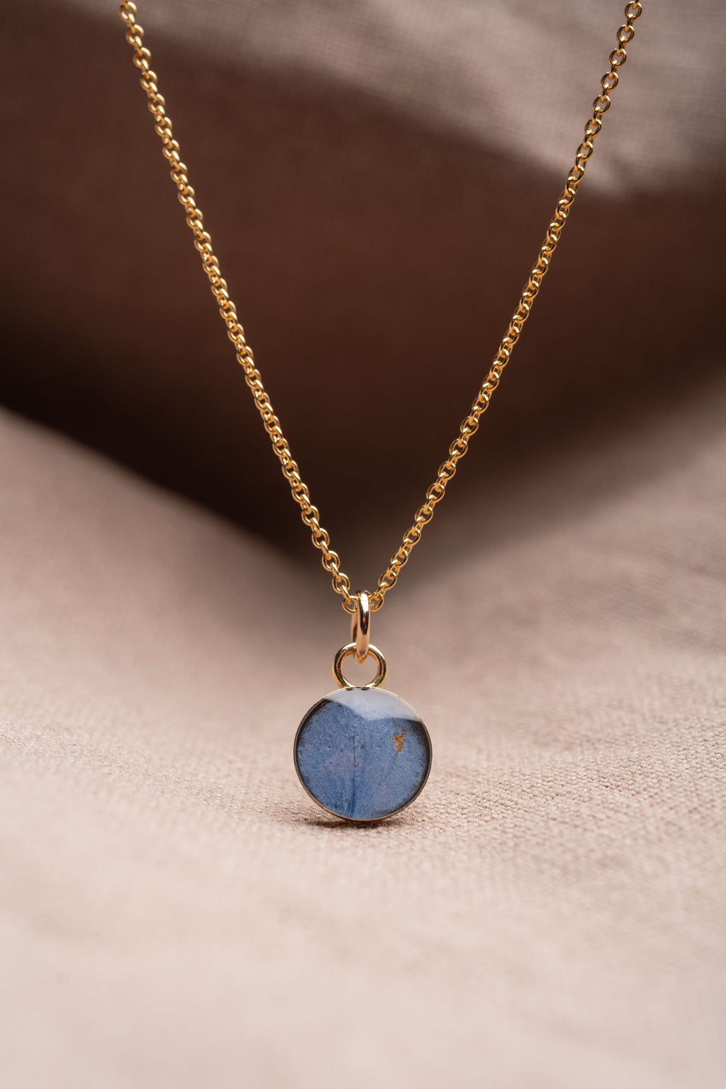 Hydrangea Round Necklace Gold