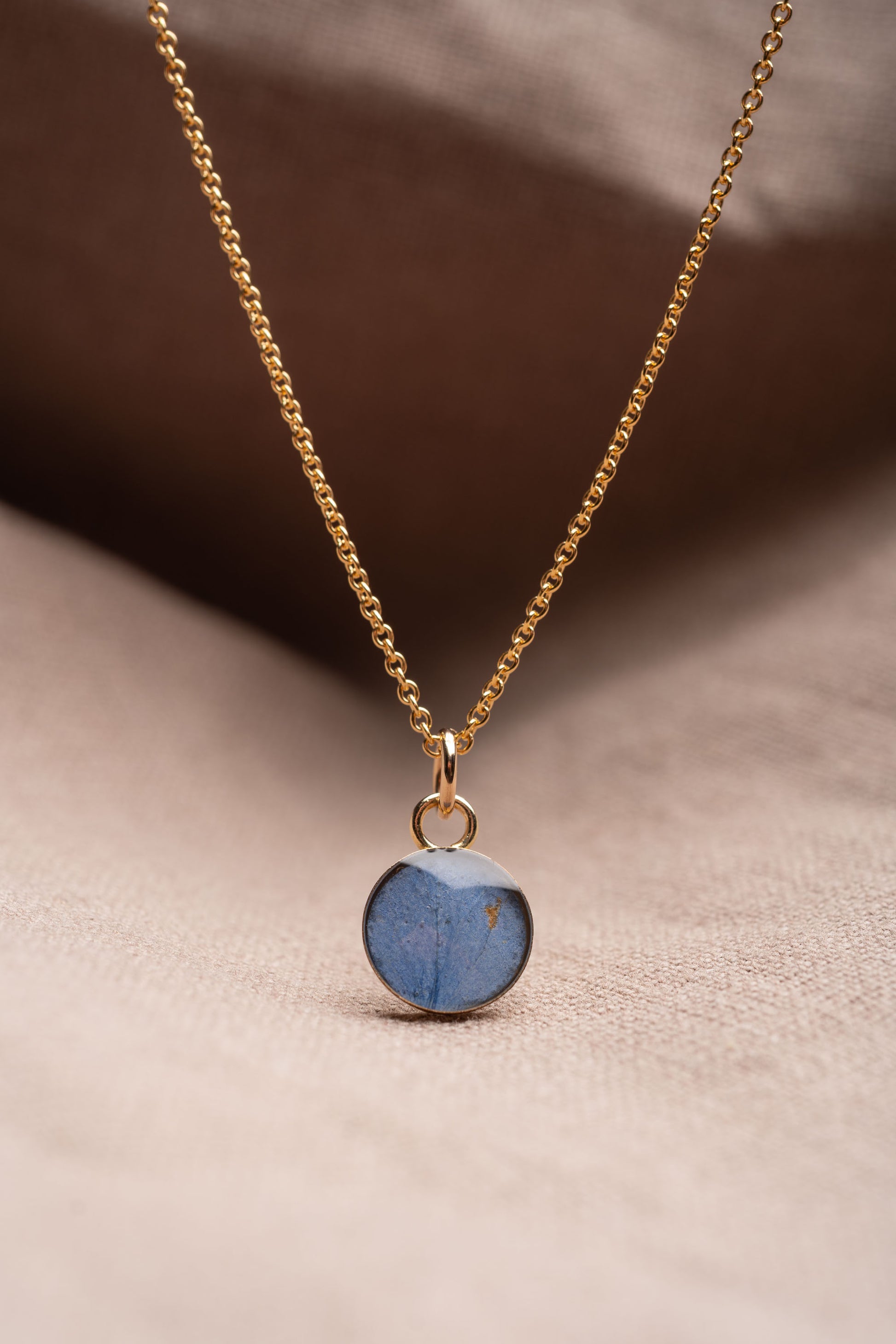 Hydrangea Round Necklace Gold