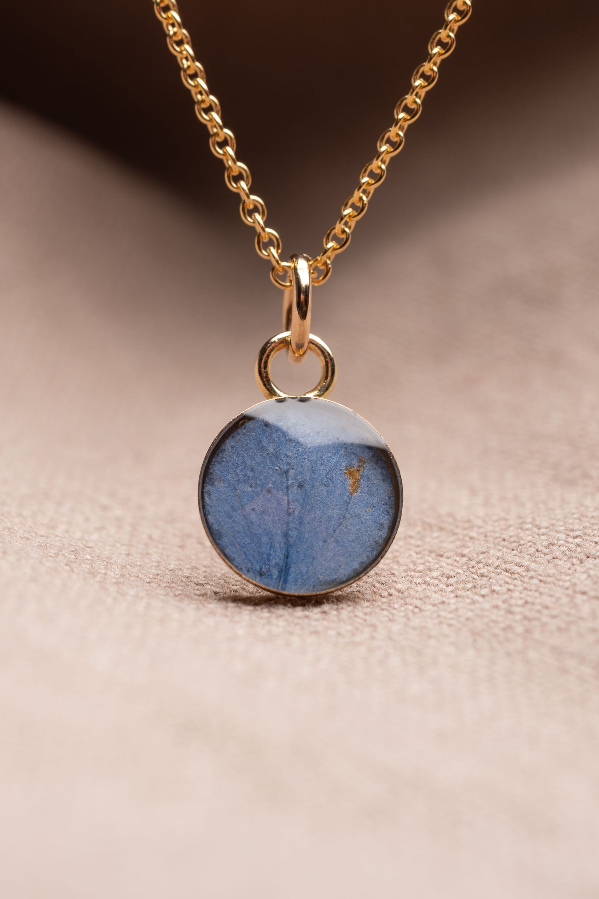 Hydrangea Round Necklace Gold