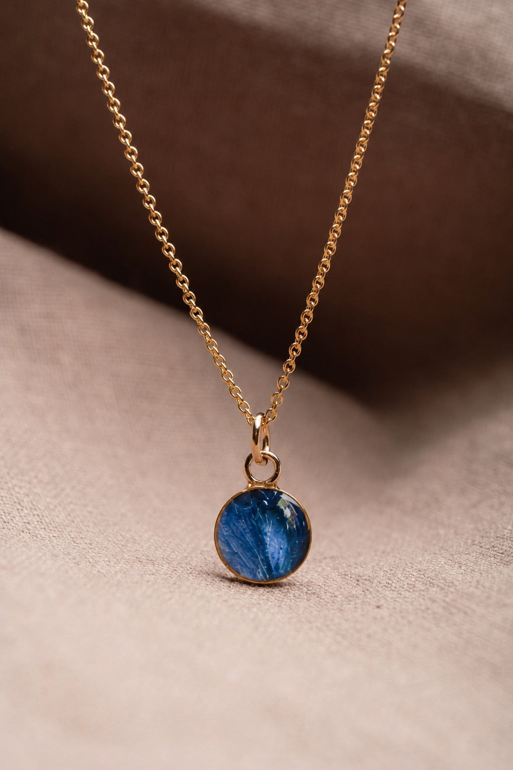 Hydrangea Round Necklace Gold