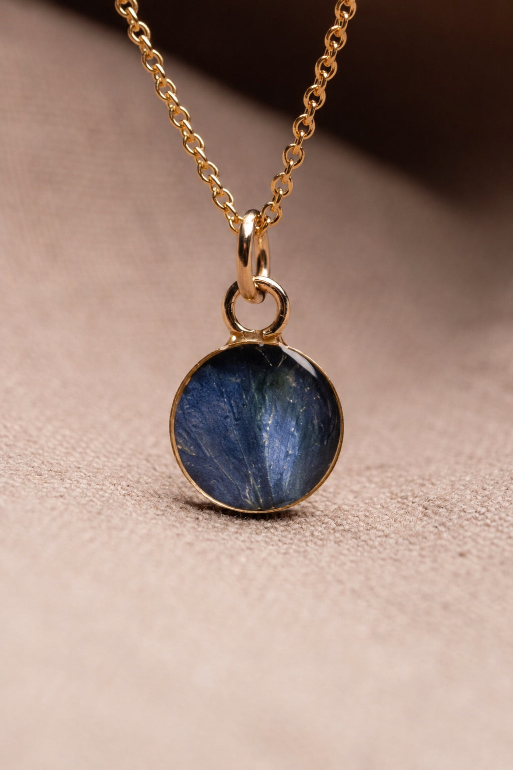 Hydrangea Round Necklace Gold