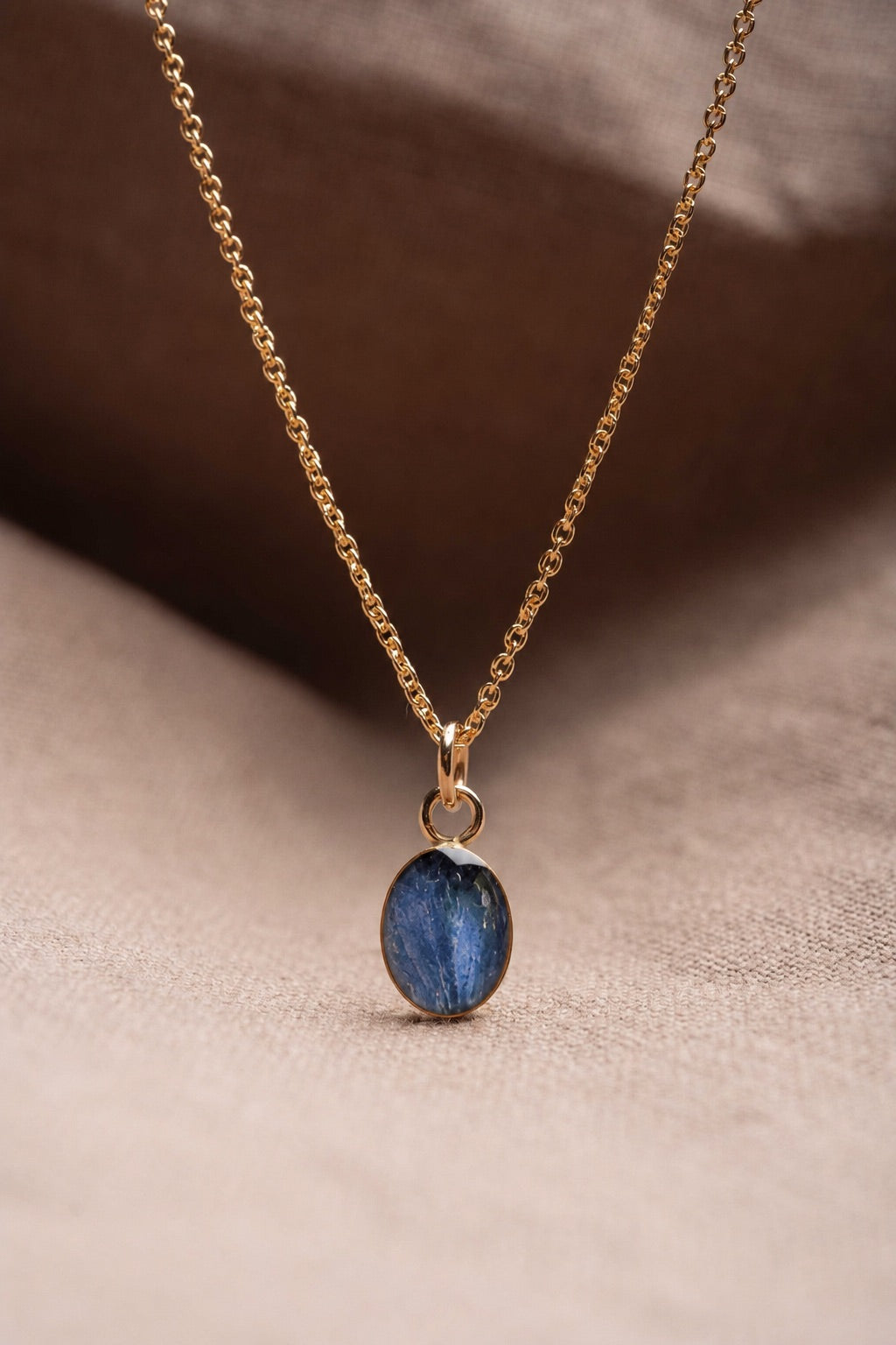 Hydrangea Oval Necklace Gold