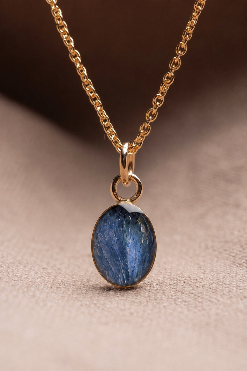 Hydrangea Oval Necklace Gold