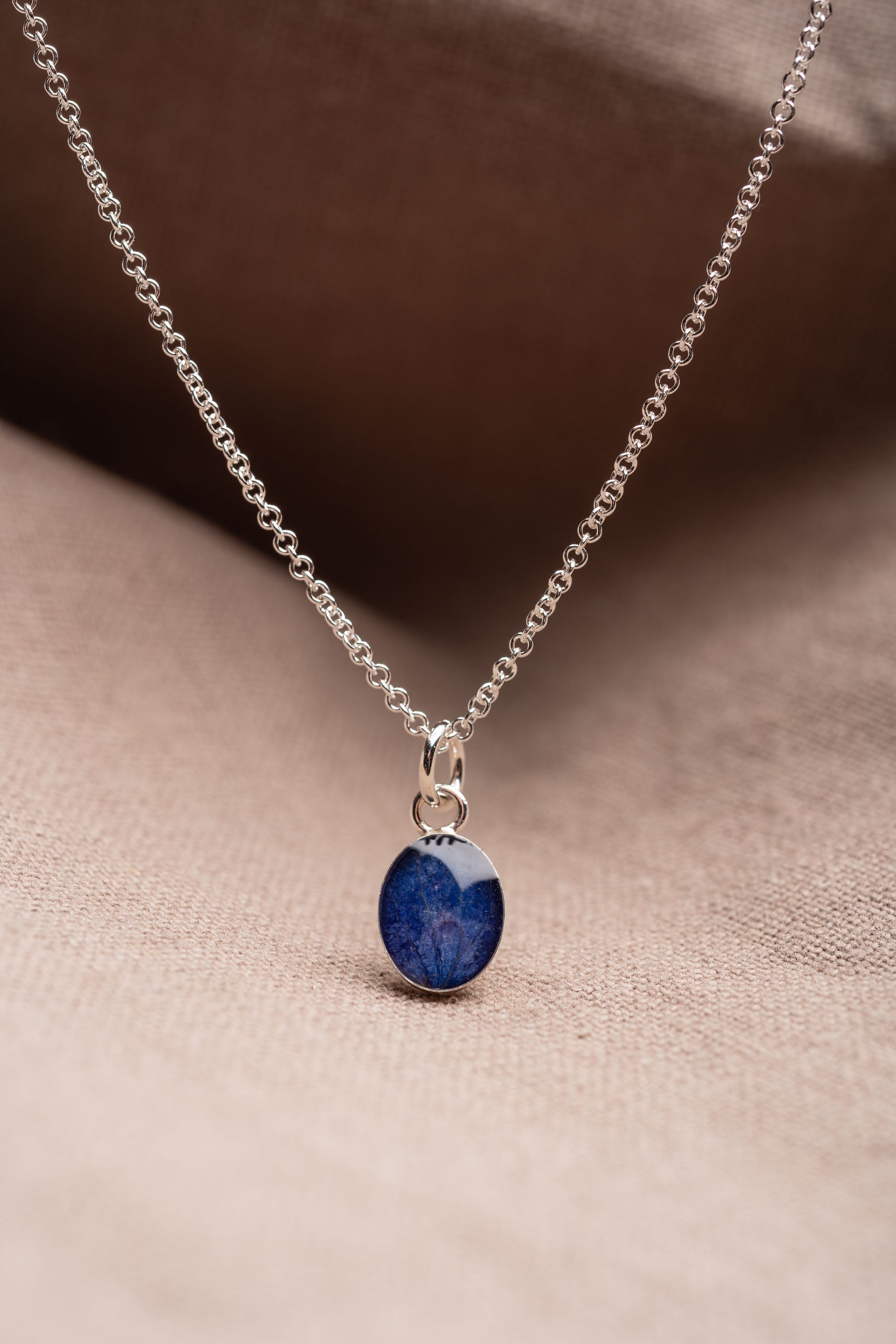 Hydrangea Oval Necklace Silver