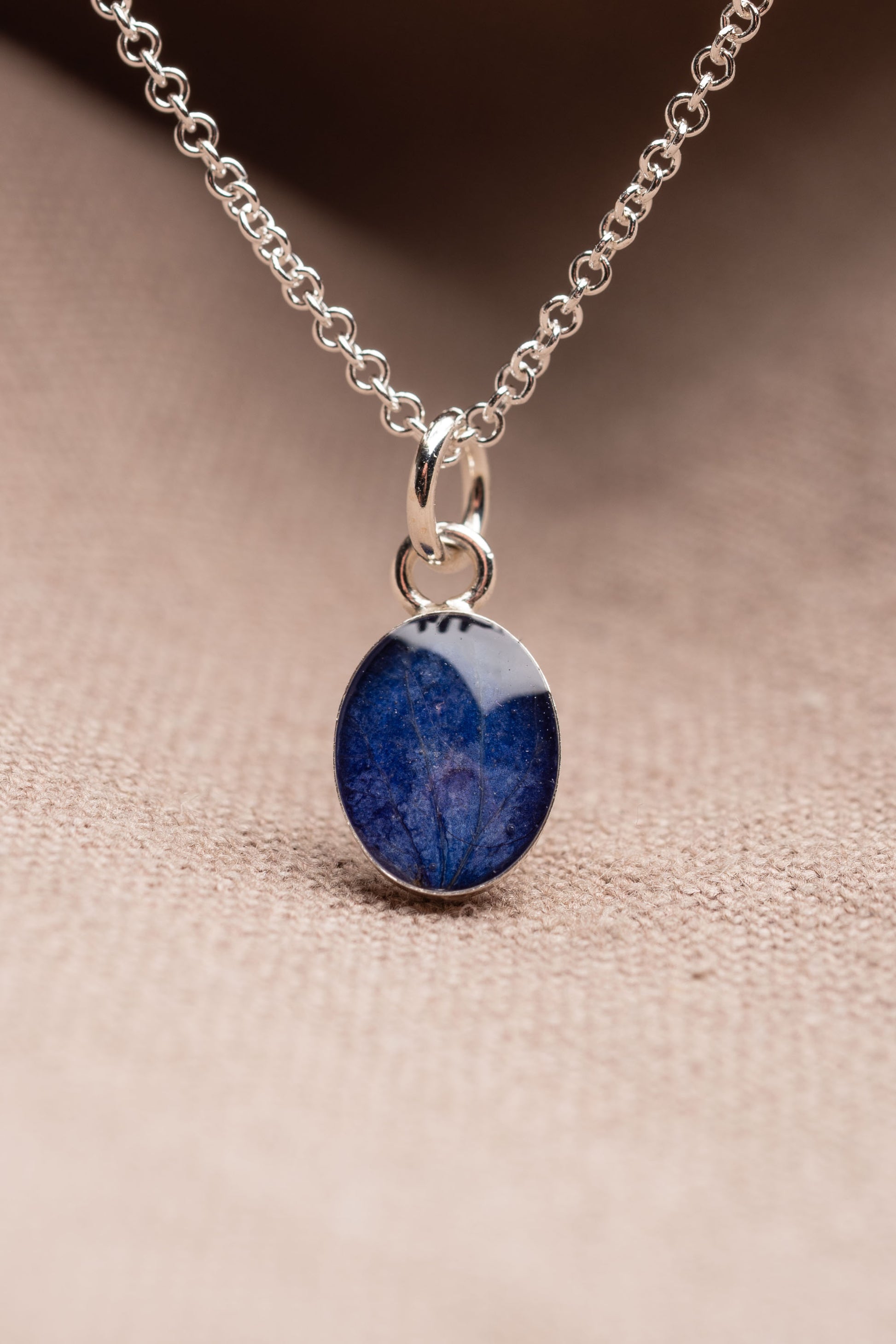 Hydrangea Oval Necklace Silver