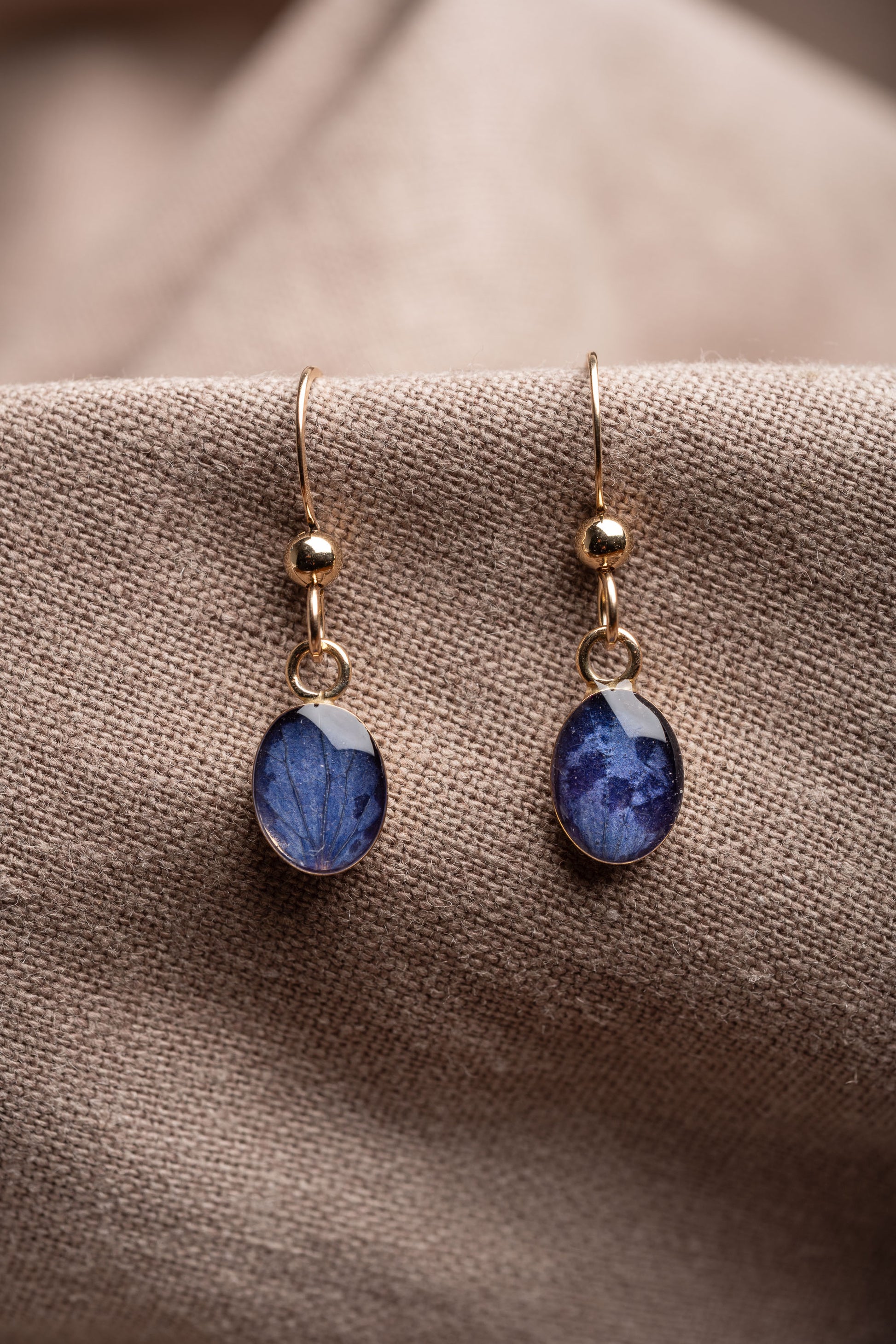 Hydrangea Oval Earrings Gold