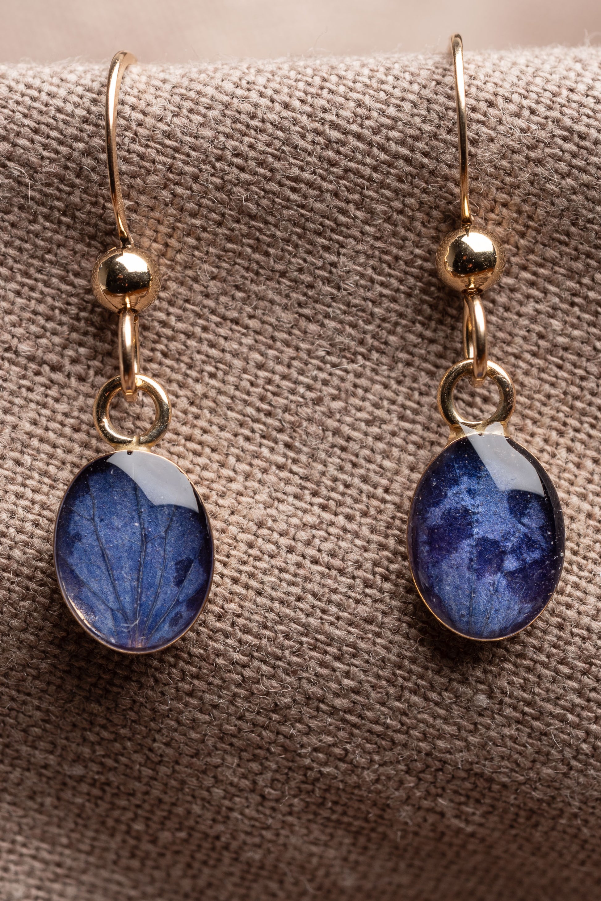 Hydrangea Oval Earrings Gold