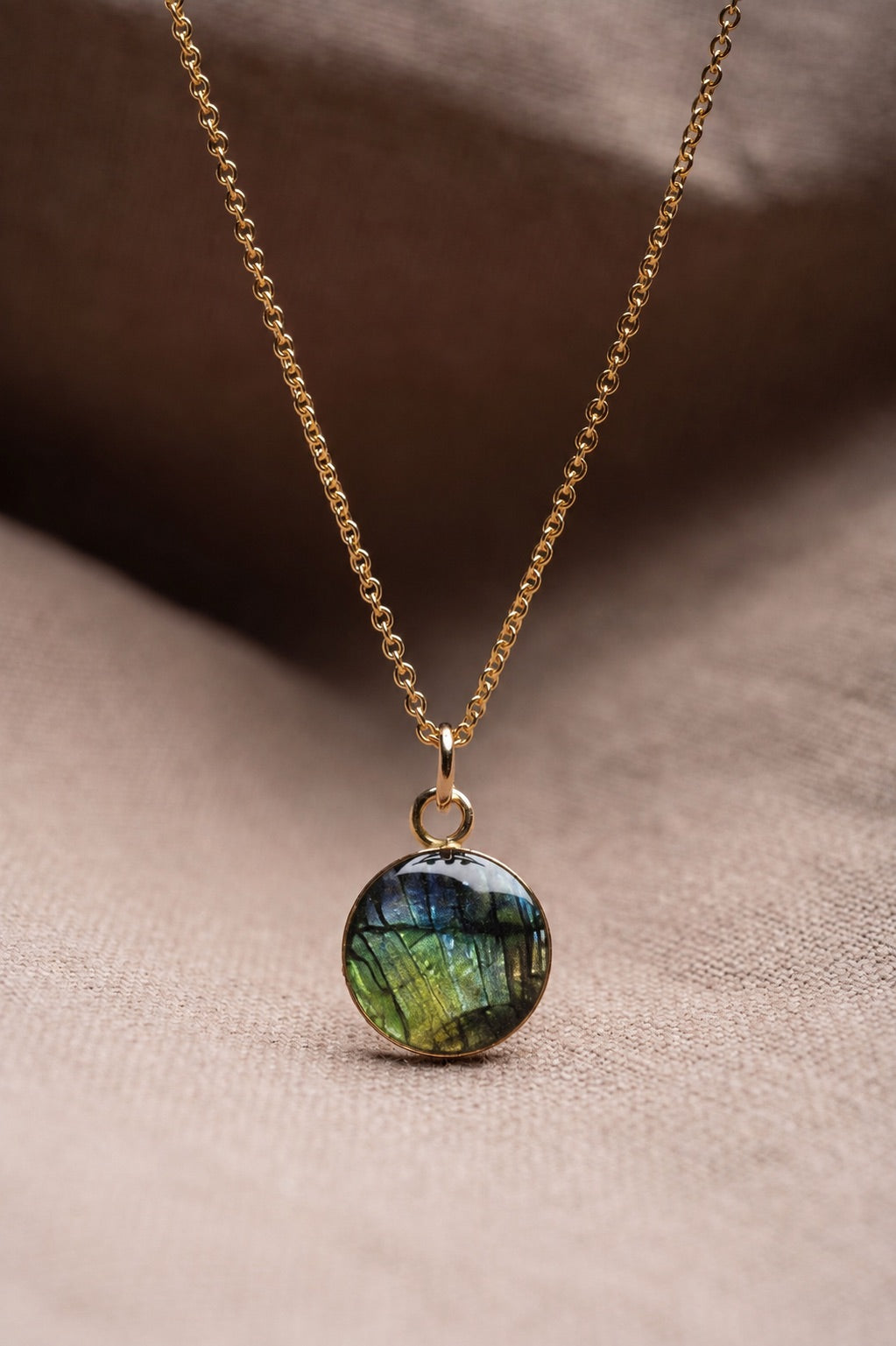 Iris Round Necklace Gold