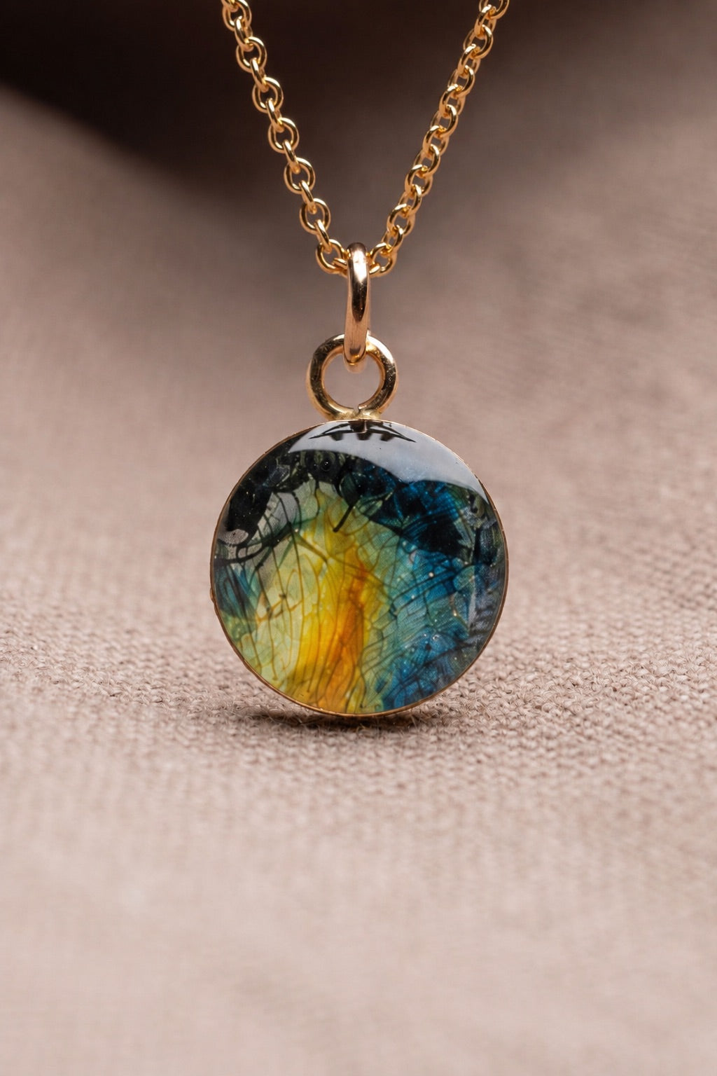 Iris Round Necklace Gold