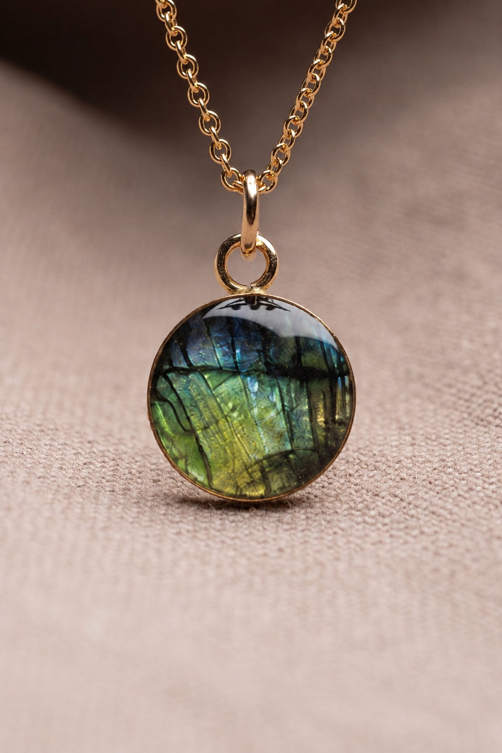 Iris Round Necklace Gold
